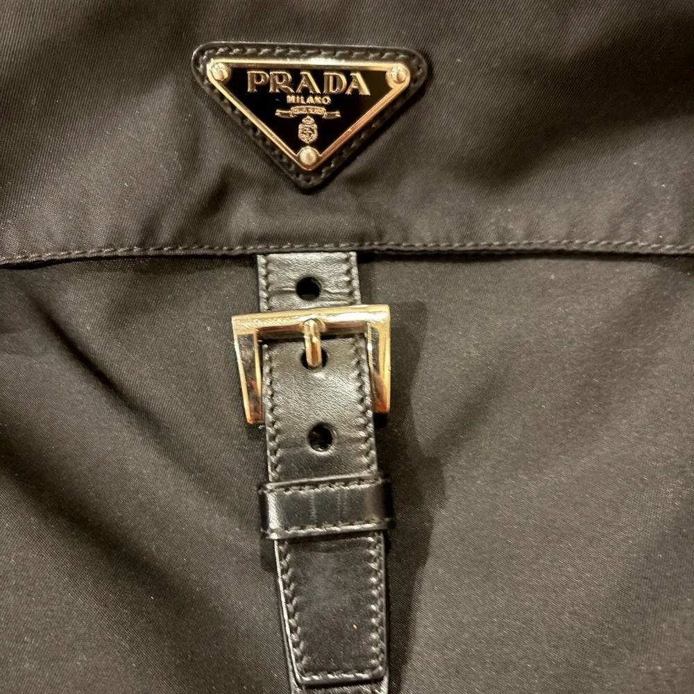 Prada Black Messenger Bag Sleek Minimalist Design - Picture 2 of 9